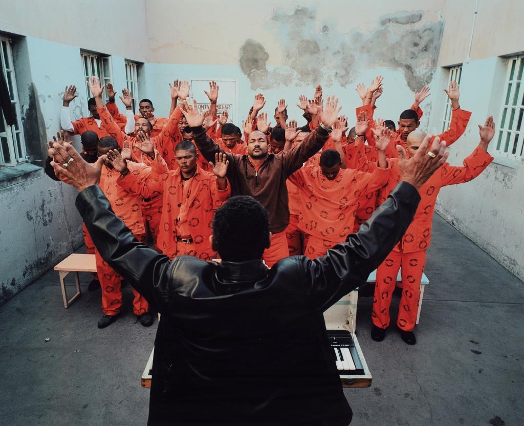 Mikhael Subotzky, Service dominical, prison de Beaufort West, 2006 | Vendu pour 11 452,62€ (Second prix le plus élevé aux enchères pour l'artiste)