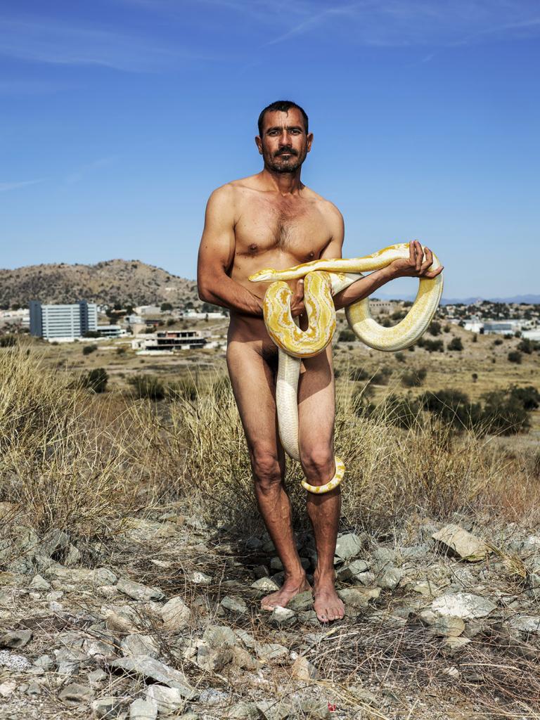 The snake charmer, Hermosillo, 2019
From the series La Cucaracha; Archival Pigment Print
Large: 63” x 47 1/8” (160 x 120 cm)
Medium: 47 1/8” x 35 3/8” (120 x 90 cm). Edition of 7 + 2 Artist’s Proofs in each size