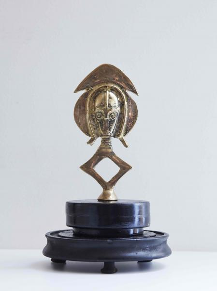 Dimitri Fagbohoun, Kotarman, Microcosmos II, 2018. Unique Artwork Bronze, wooden base, glass bell