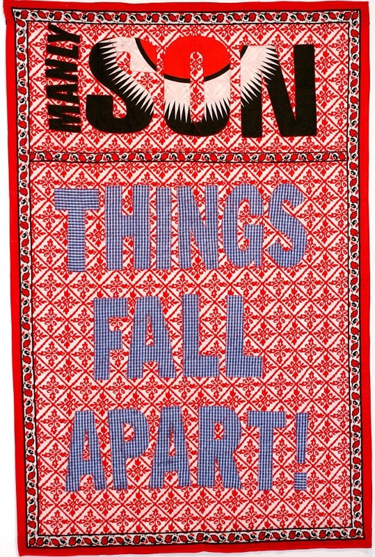 Things Fall Apart (Les choses se dégradent), 2008, Textile kanga et broderie de coton, 155 x 111 cm, avec l'autorisation de la galerie Afronova 