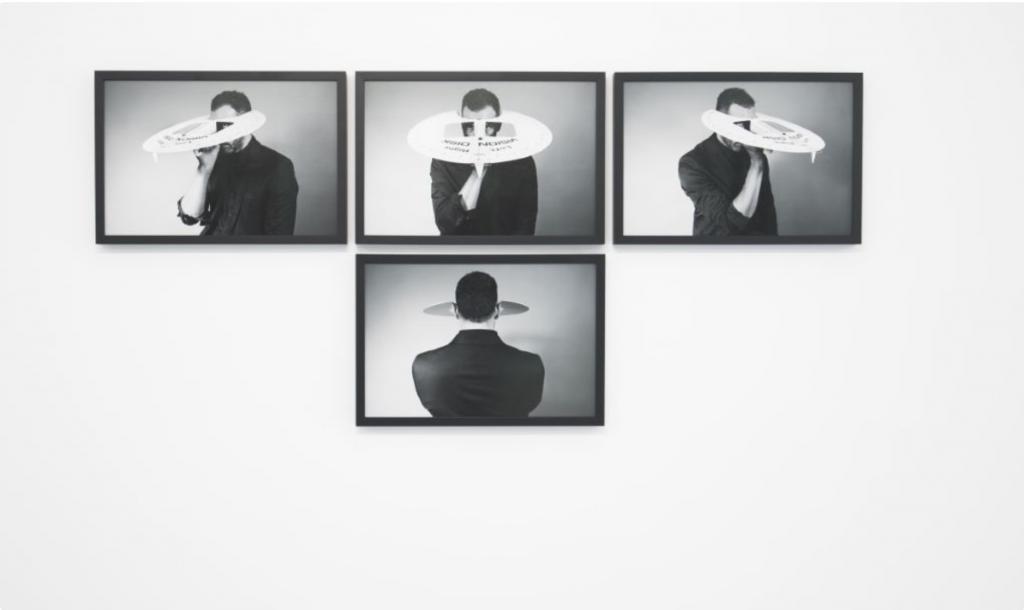 Mounir Fatmi, Peripheral Vision, 2017. Impression pigmentaire sur papier d'art. Goodman Galerie. Exposition Comment disparaître. 