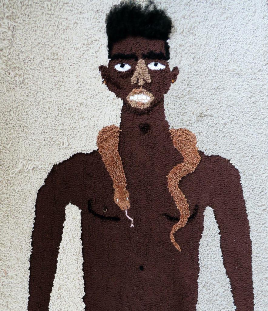Anya Paintsil, Shackles the Snake, 2020, Acrylique, laine, cheveux humains, cheveux synthétiques et titane sur toile de jute_134,6 x 134,6 cm. Avec l'aimable autorisation de Ed Cross Fine Art