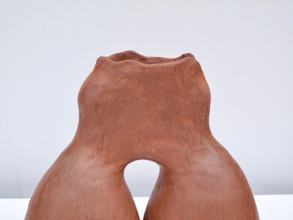 Céramique issue de la série Baney Clay par Bisila Noha. Disponible en exclusivité sur artskop.com